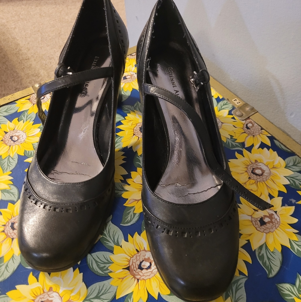 Black Mary Jane pumps